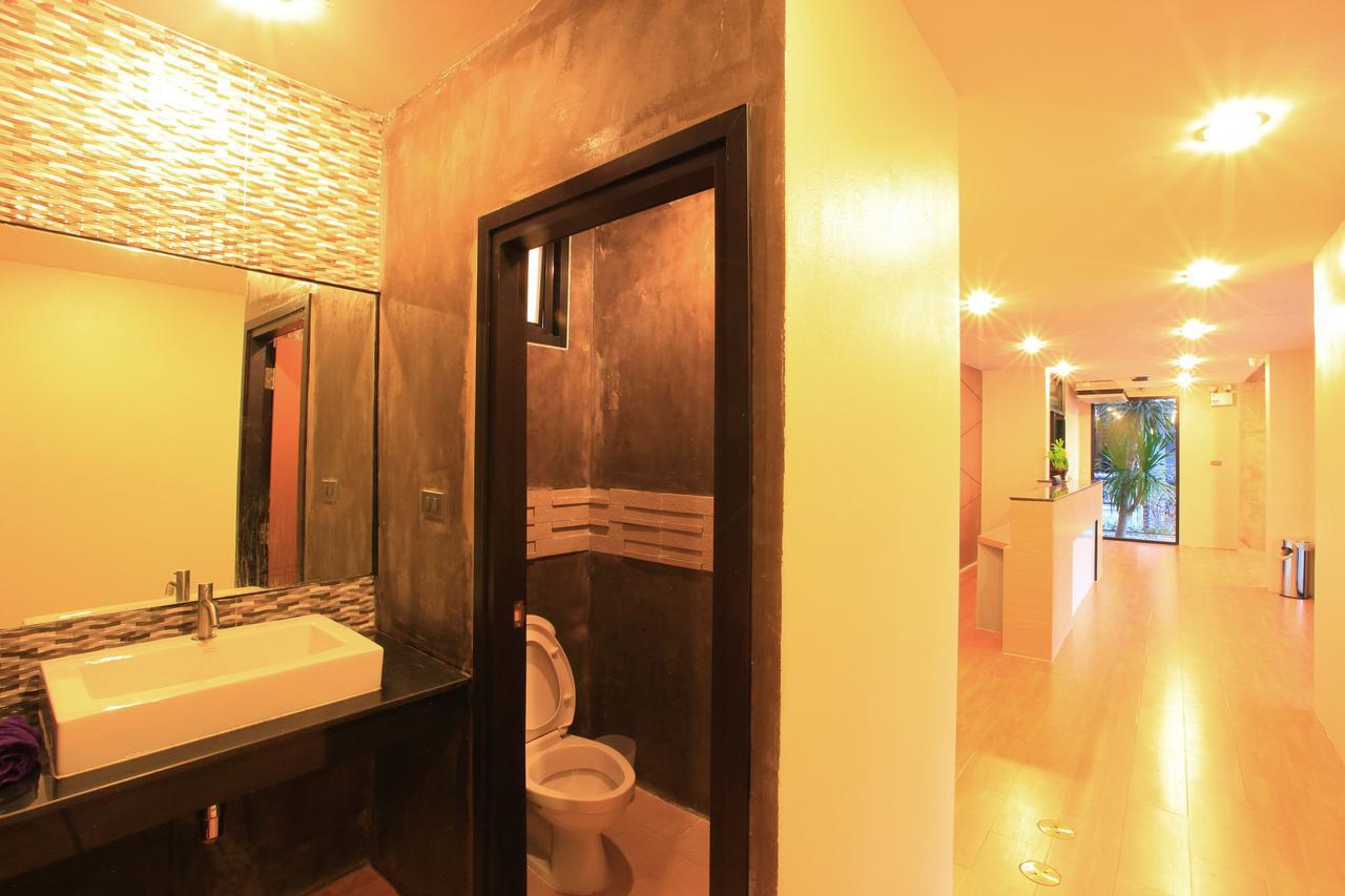 The Plubpla Serviced Apartment Bangkok Exterior foto
