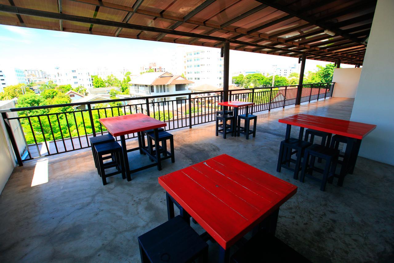 The Plubpla Serviced Apartment Bangkok Exterior foto